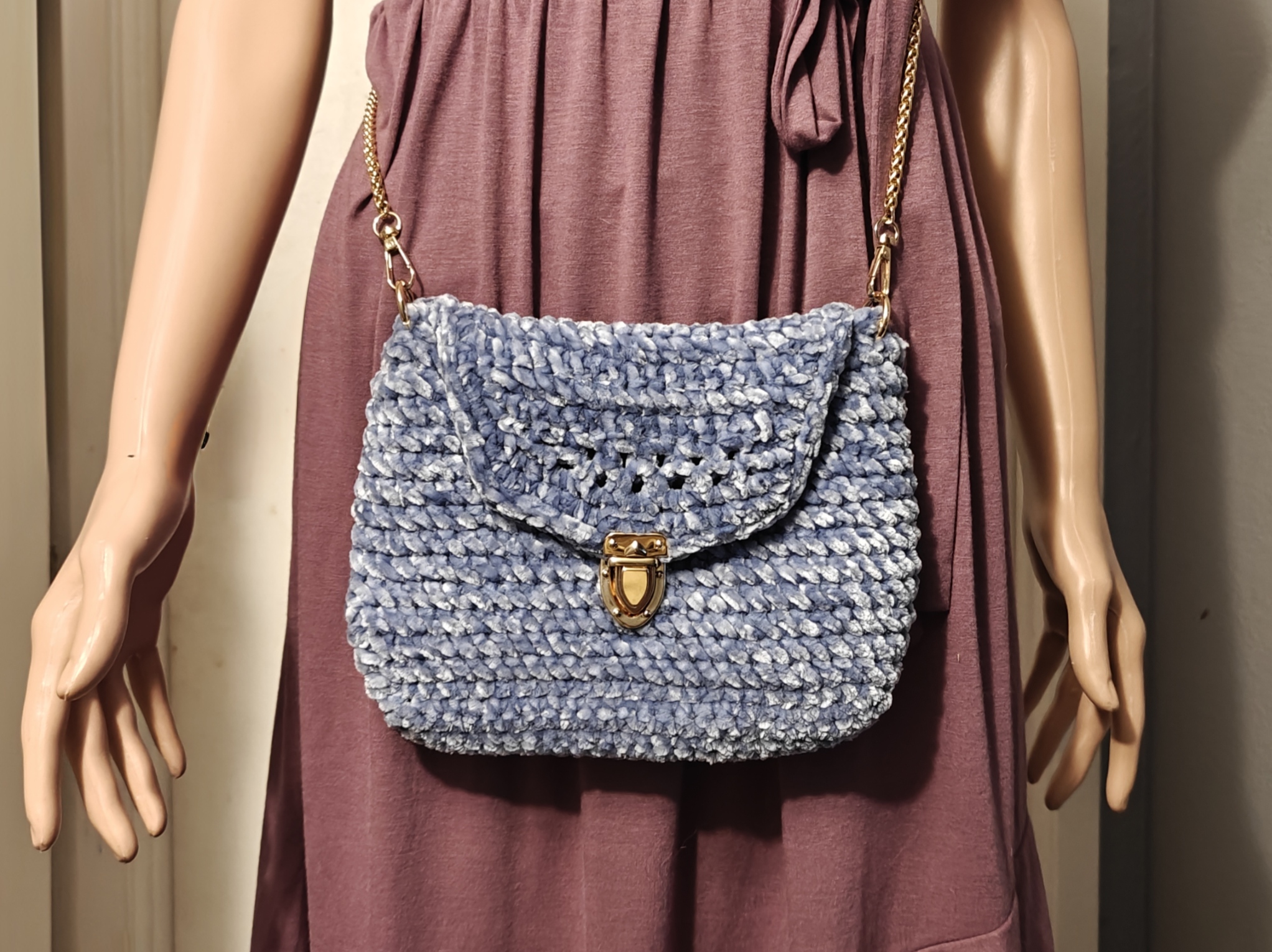 Azura crochet purse detail